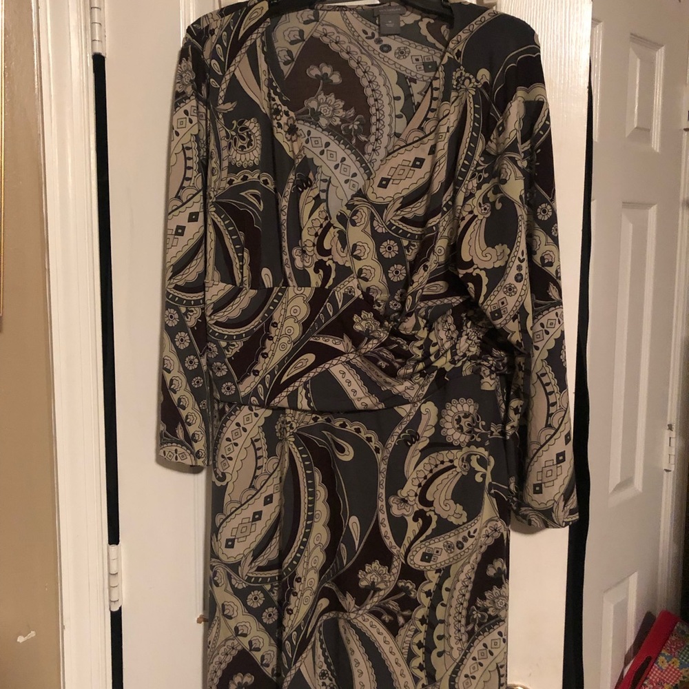 Ann Taylor v neck  faux wrap paisley dress